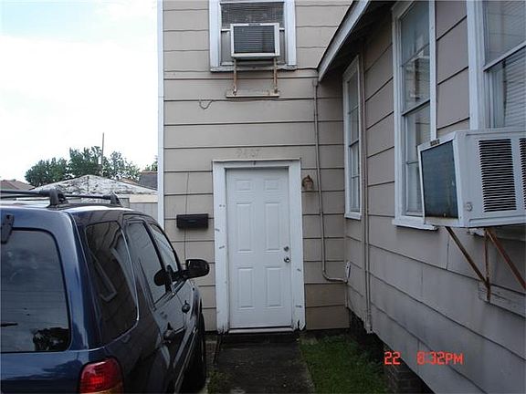 3rd image of 9405 Palm St