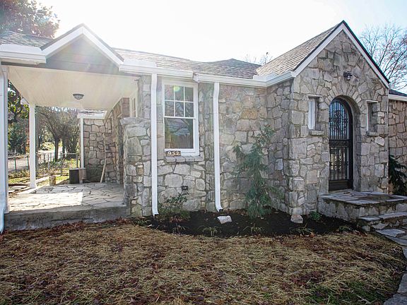 2nd image of 952 Oglewood Ave
