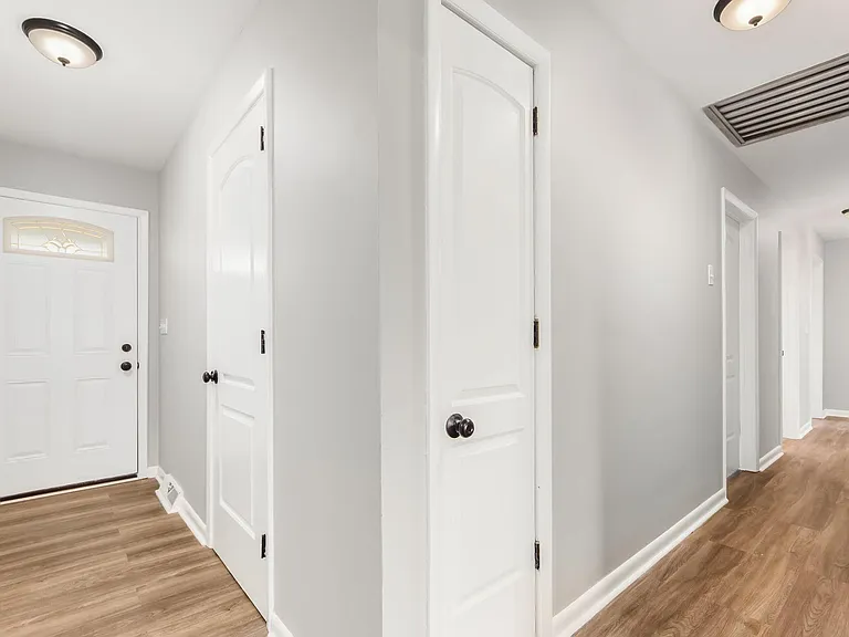 2652 Maplewood Dr — Photo 9