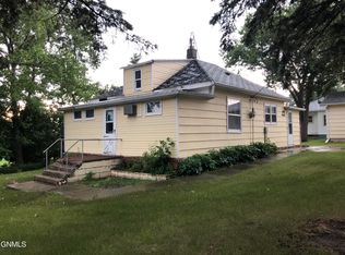 220 Elm St E, Gackle, ND 58442