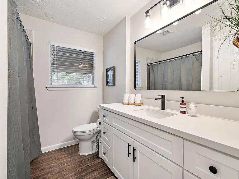1606 E Fayle St — Photo 15