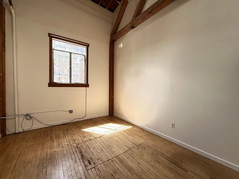 1148 E 18th St #2 — Photo 10