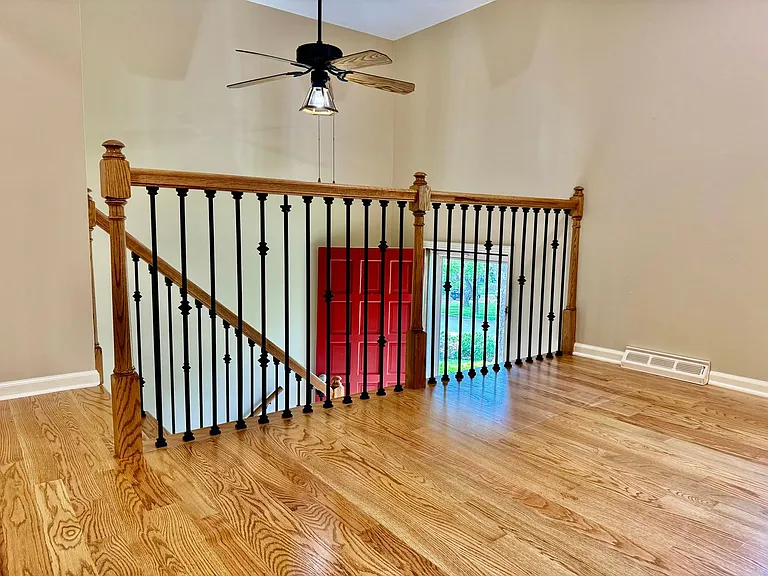 214 London Ln — Photo 11