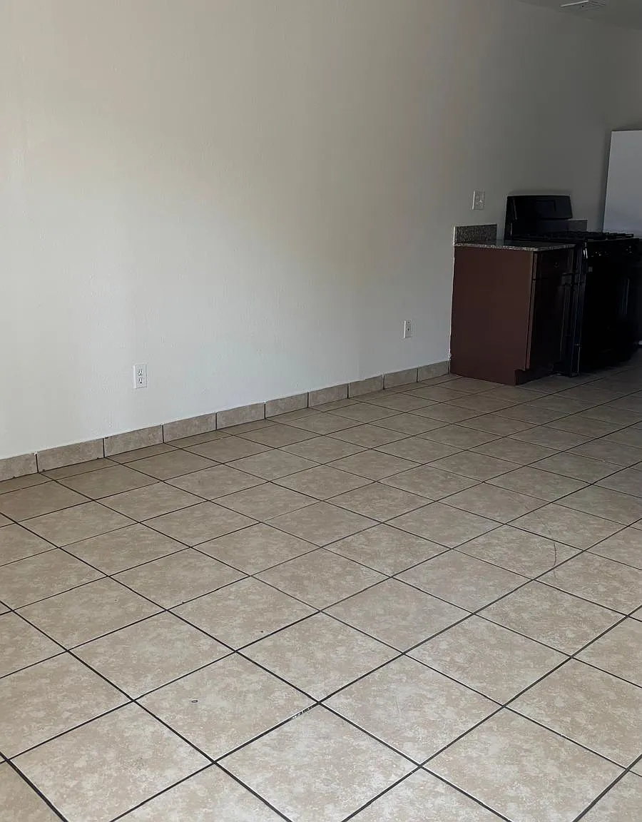 2 bed, 740 sqft, $1,665 — Photo 2
