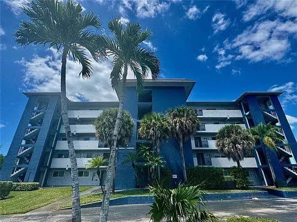 190 Pebble Beach Blvd APT 304, Naples, FL 34113