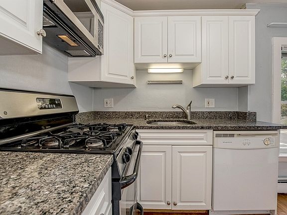 5th image of 4 Spruce St Unit 4