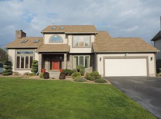 186 Willow Ridge Trl, Rochester, NY 14626