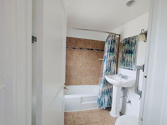 5th image of 15414 Corkhill Rd