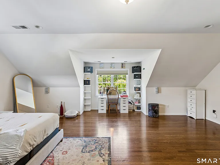 181 Martha Way — Photo 38