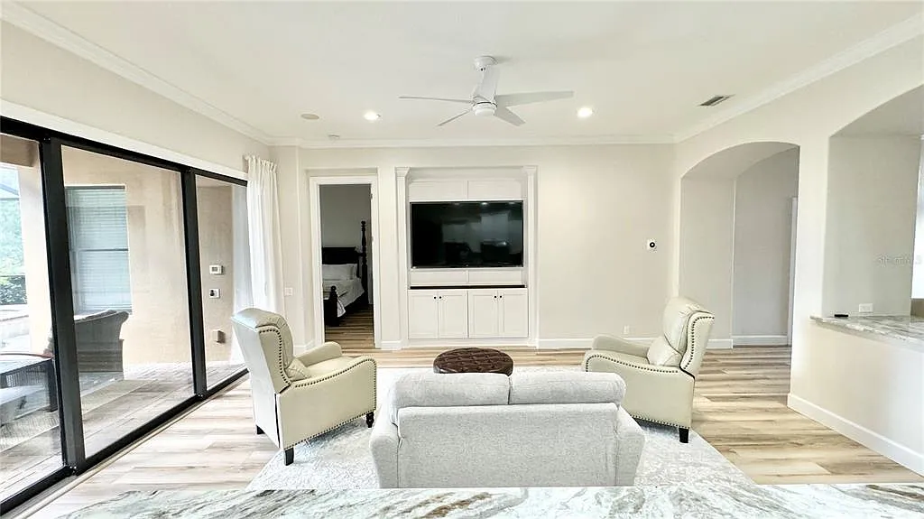 3 bed, 2.0 bath, 1963 sqft, $4,500 — Photo 4