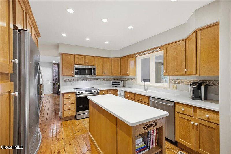 3rd image of 18 Revere Road