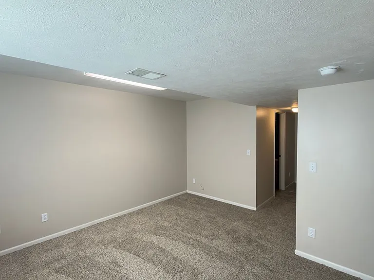 4441 Hillrise Ct NE — Photo 16