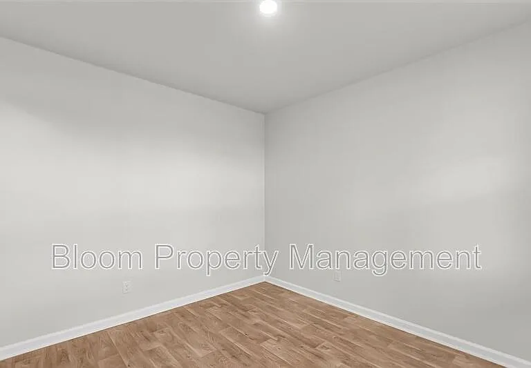 502 Lake Ridge Blvd — Photo 5