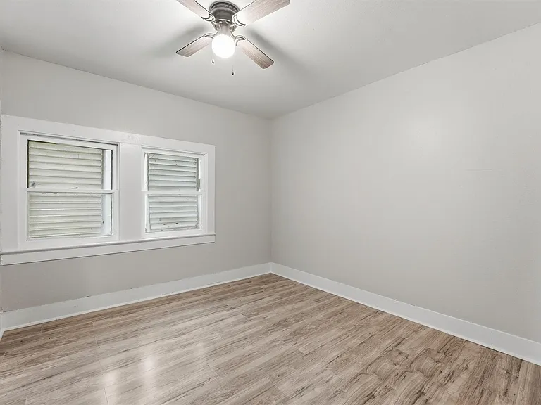 811 W Broad St — Photo 16