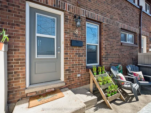 86 Burns Dr #8, Guelph, ON N1H 6V9