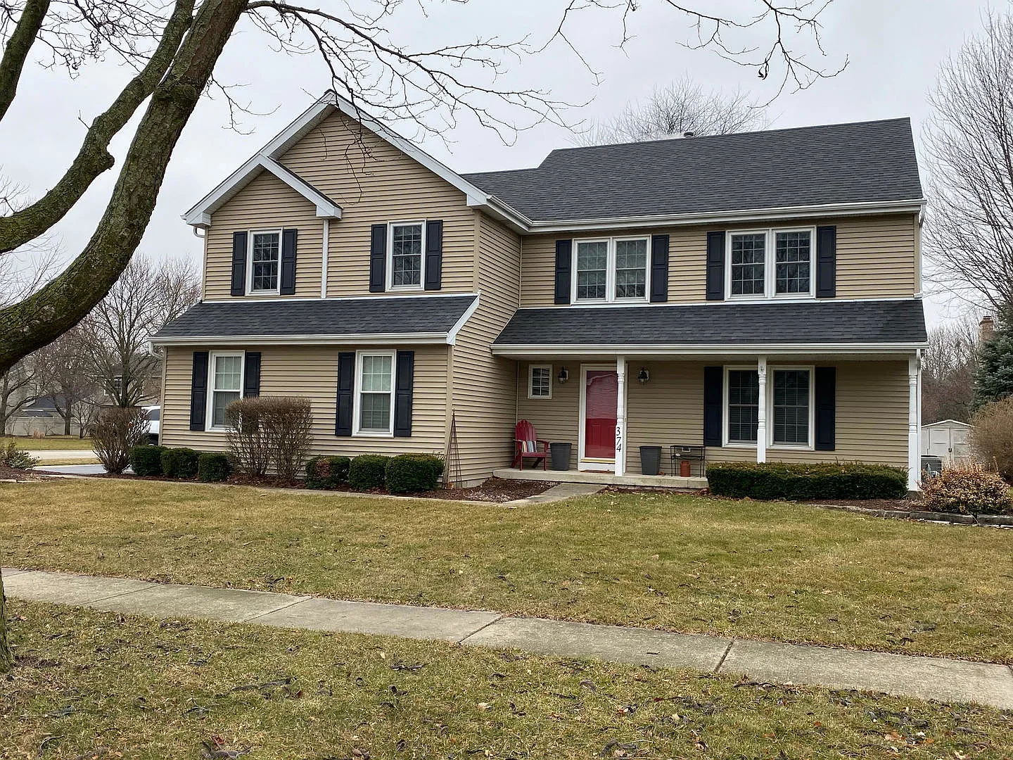 374 Colonial Cir photo 1