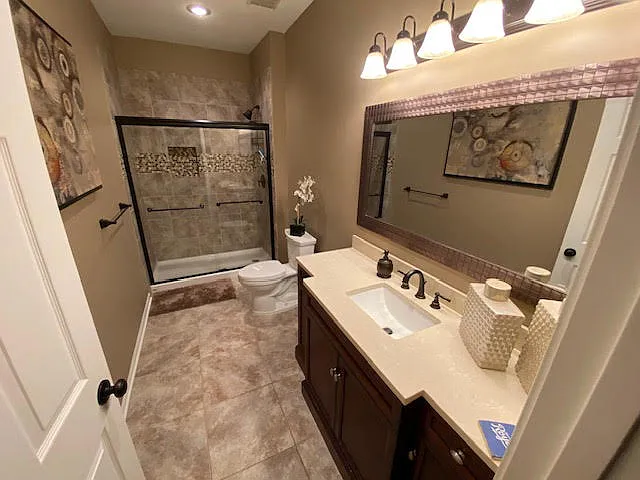 Lower Level Apartment Full Bathroom
