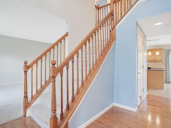 3rd image of 5522 Larkshire Ct
