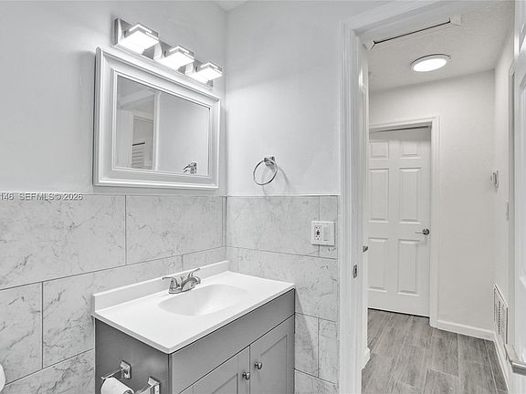 4th image of 5900 NW 19th St #B