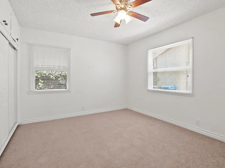 Rose Dr Duplex — Photo 9