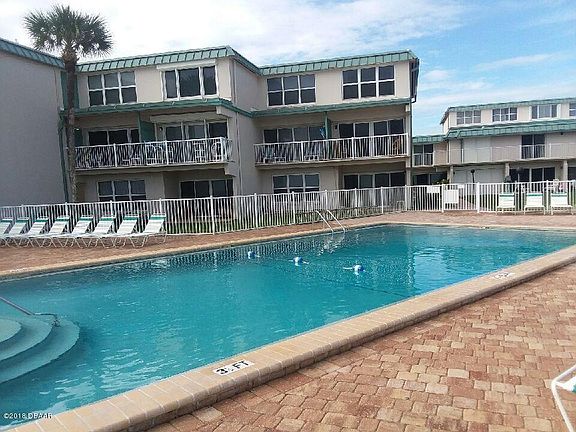 3rd image of 4849 Saxon Dr #201