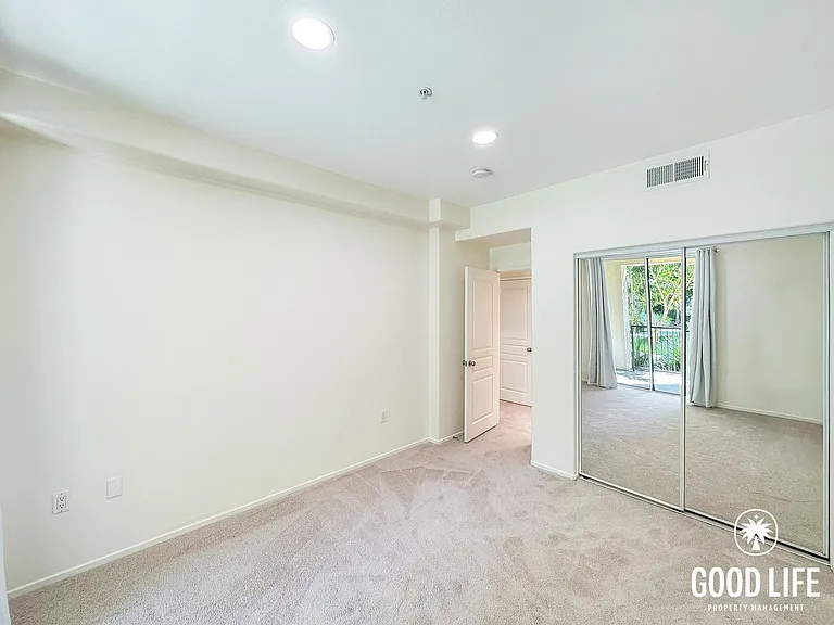 2260 Watermarke Pl — Photo 17