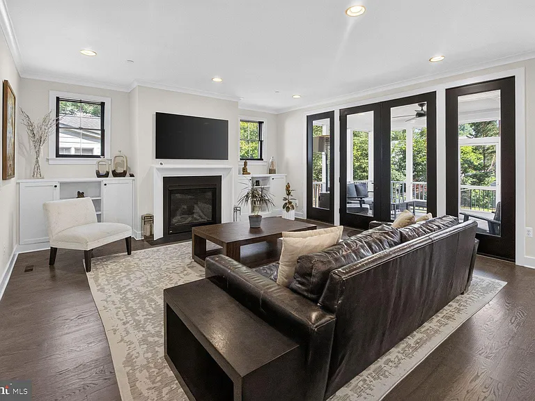 6106 Swansea St — Photo 14