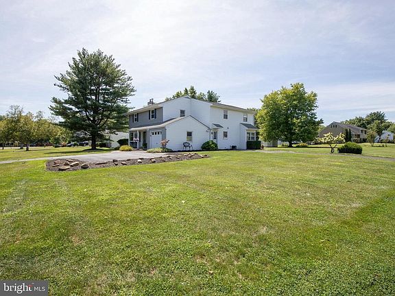 2nd image of 1118 Clymer Rd