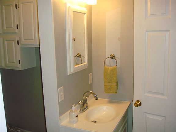 5th image of 415 Grant St