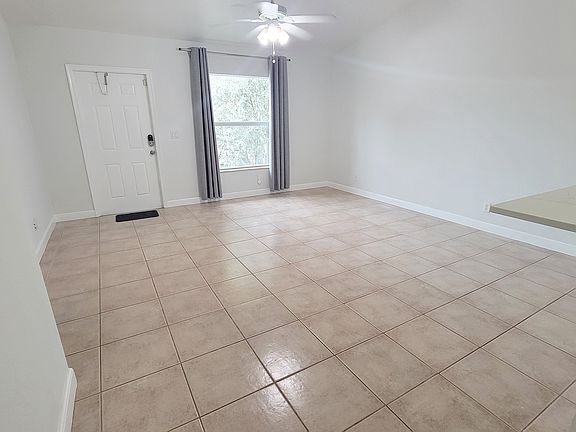 3rd image of 4720 Poinsettia Ln