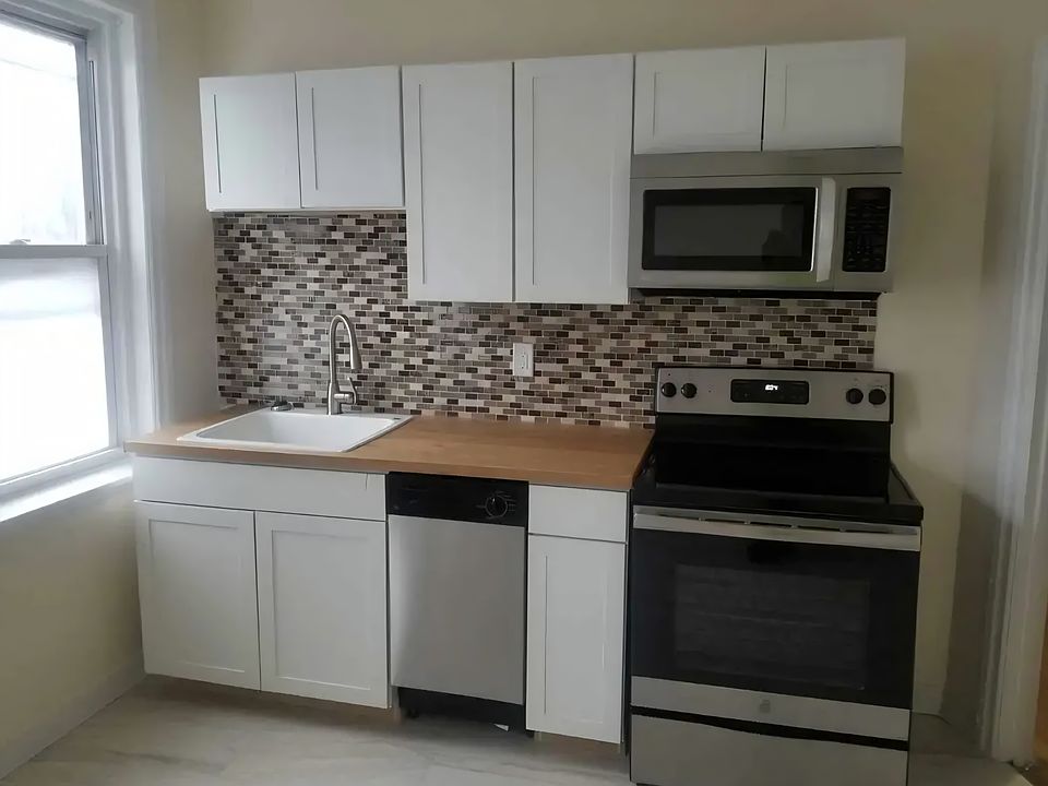 1st image of 427 N Simpson St Floor 2