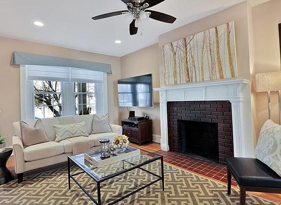 4th image of 2225 Maplewood Ave