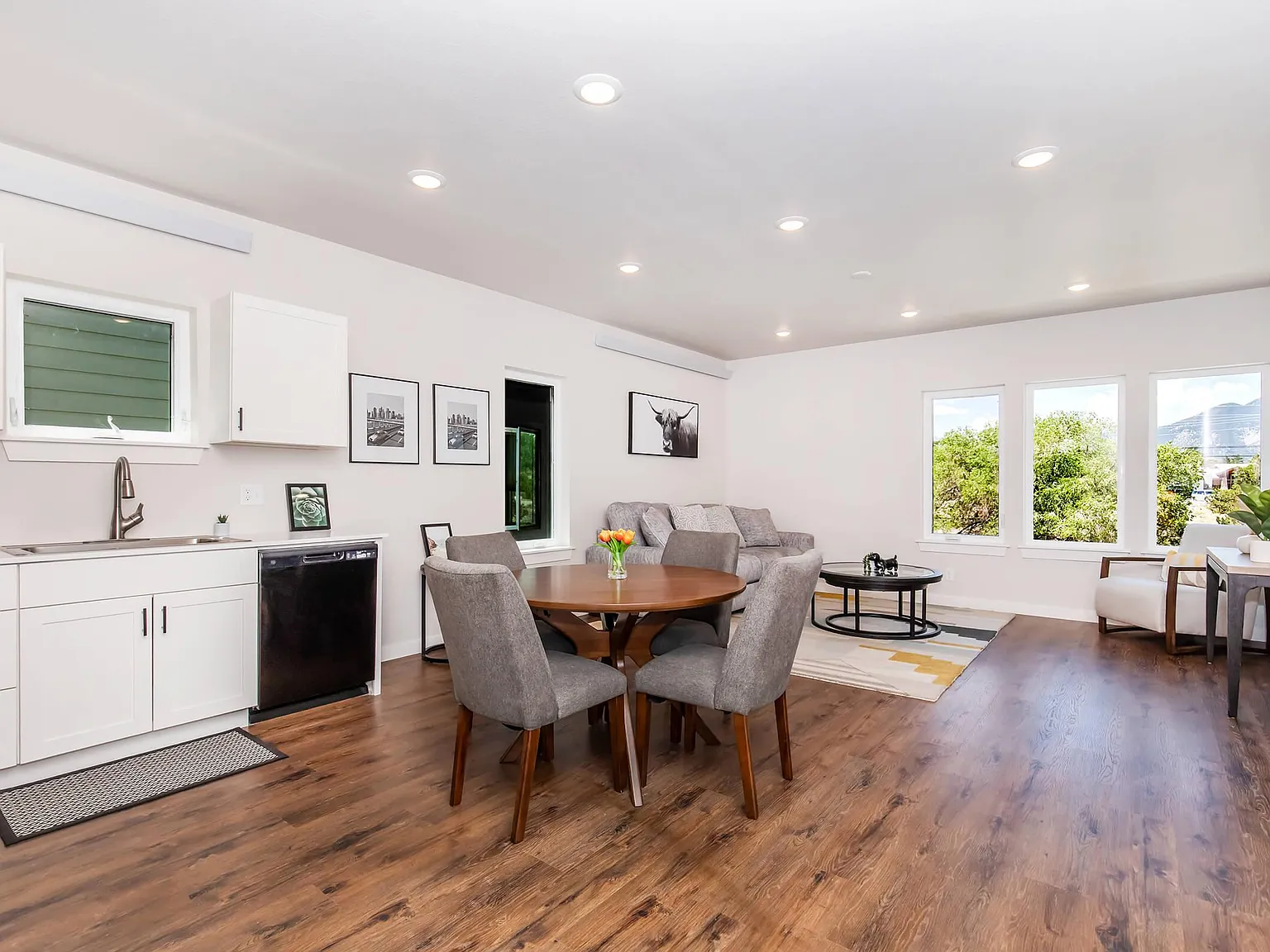 3 bed, 1500 sqft, $2,949 — Photo 3