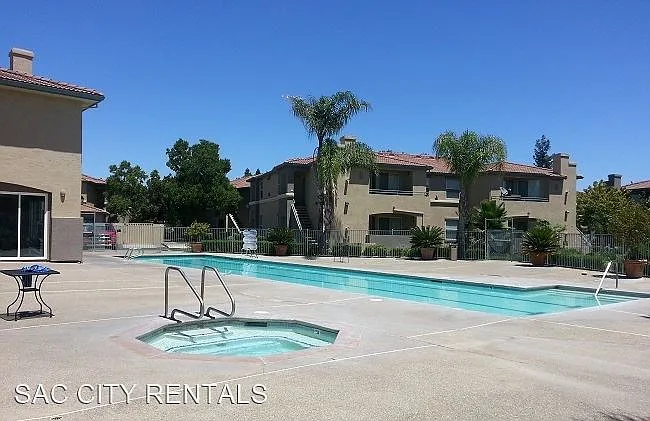 5201 Laguna Oaks Dr Unit 129 photo 1