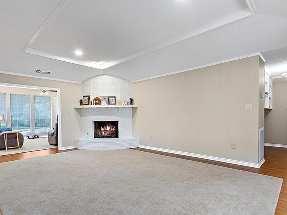 3rd image of 431 Pinemont Dr