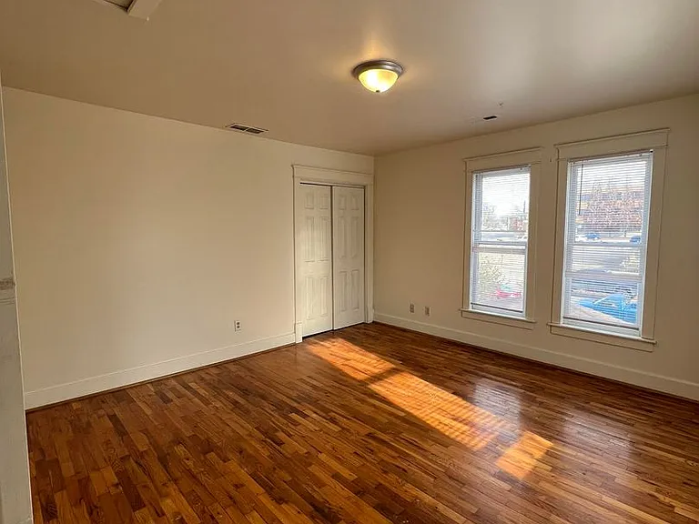 411 SW Tyler St #413 — Photo 1