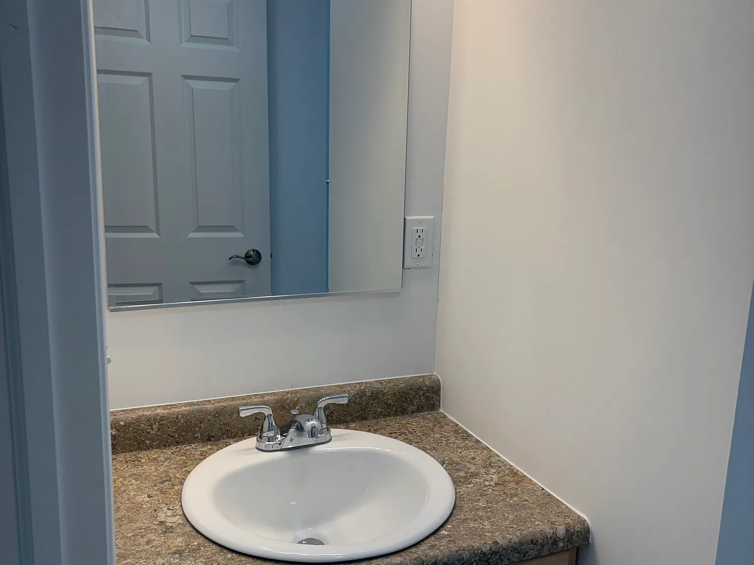 2 bed, 720 sqft, $1,200 — Photo 4