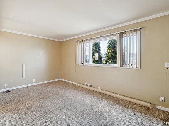 3rd image of 28040 Hollywood St