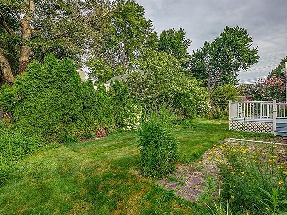 3rd image of 20 Bellewood Cir