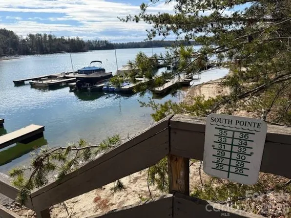 1386 Southpointe Dr, Morganton, NC 28655