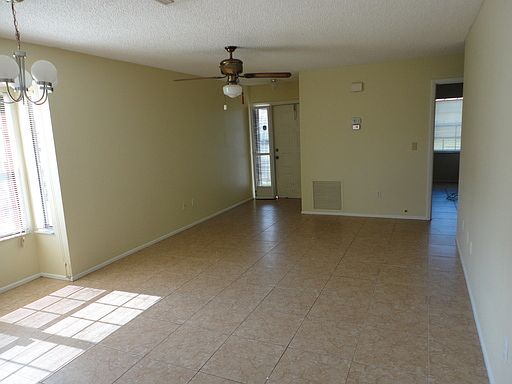 4th image of 549 SW Sara Blvd
