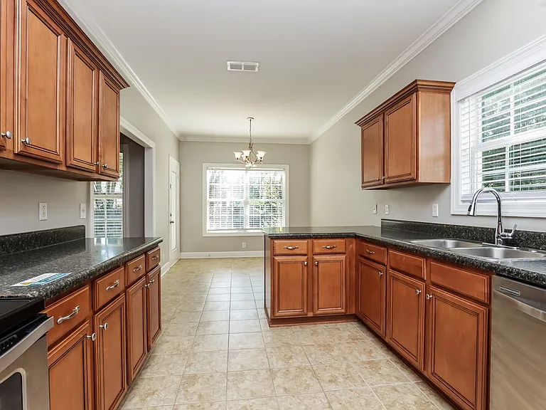 1811 Potters Ct — Photo 8