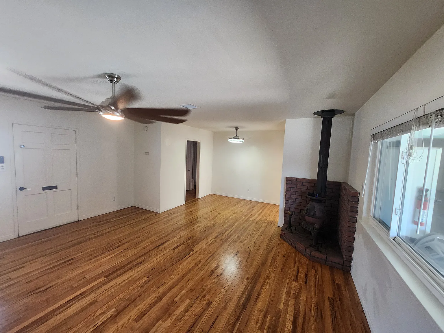 3 bed, 1200 sqft, $3,500 — Photo 2