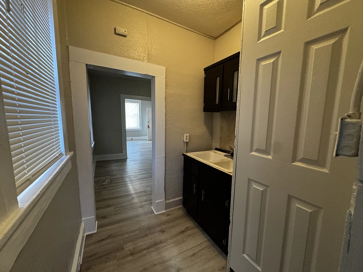 105 Tays Street #B - 3 — Photo 4