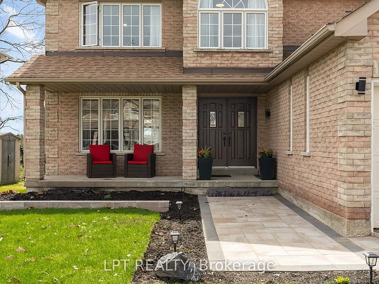 47 Northview Cres — Photo 2