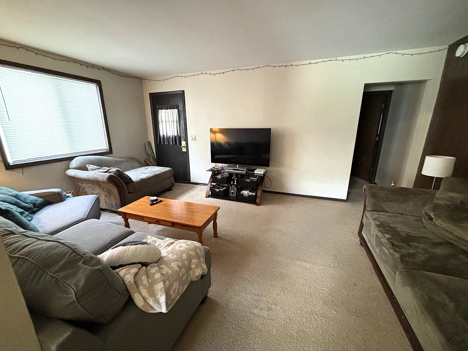 4 bed, 1200 sqft, $1,440 — Photo 1