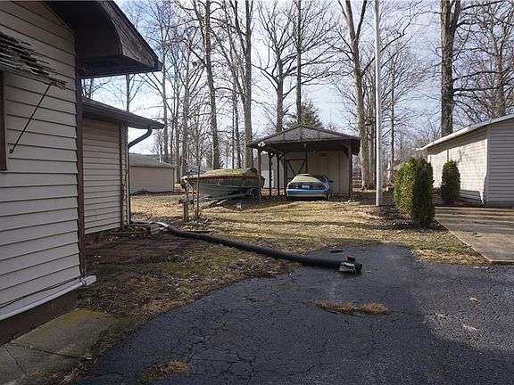 3rd image of 9429 Lakeshore Dr N