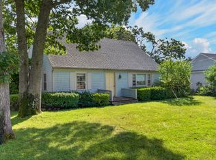 234 County Rd, Oak Bluffs, MA 02557