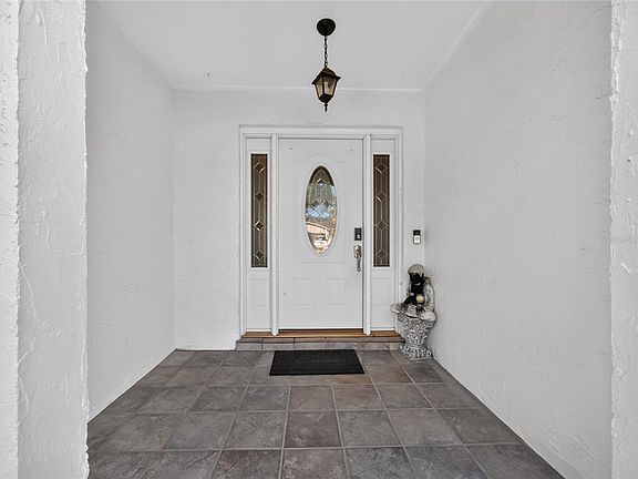 3rd image of 127 ROSE BRIAR DRIVE