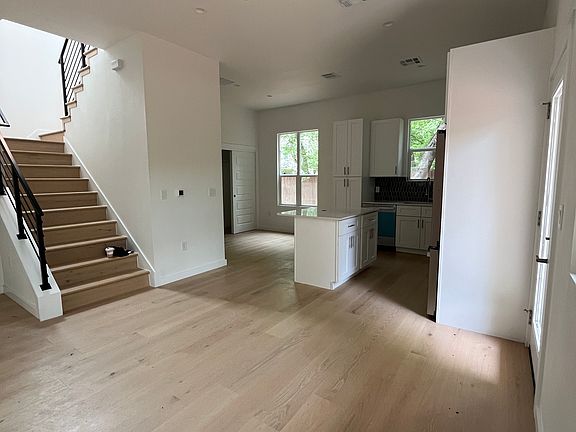 4th image of 500C Capitol Dr